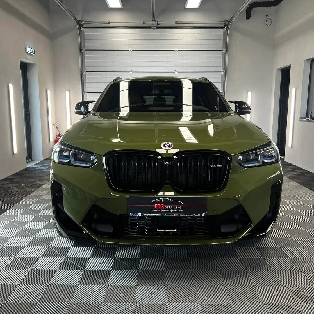 Poza fata BMW X4M protejat cu folie PPF auto-regenerabila si tratament ceramic Krytex in atelierul ETS Detailing Satu Mare.