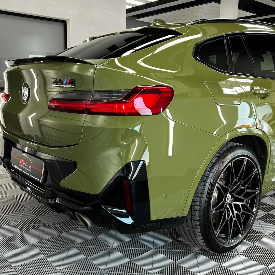 Poza lateral spate BMW X4M protejat cu folie PPF auto-regenerabila si tratament ceramic Krytex in atelierul ETS Detailing Satu Mare.