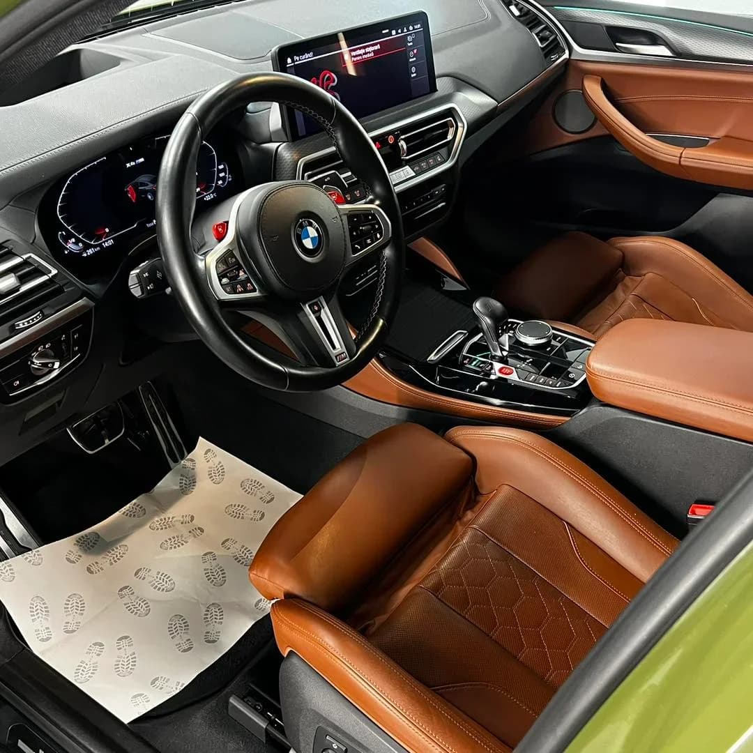 Poza interior BMW X4M protejat cu folie PPF auto-regenerabila si tratament ceramic Krytex in atelierul ETS Detailing Satu Mare.