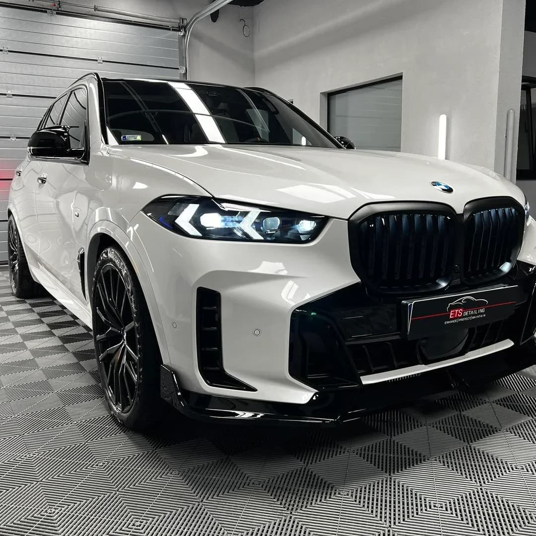 BMW X5 in atelierul ETS Detailing cu folie de protectie PPF, bodykit M Performance si tratament ceramic Krytex - Proiect Satu Mare.