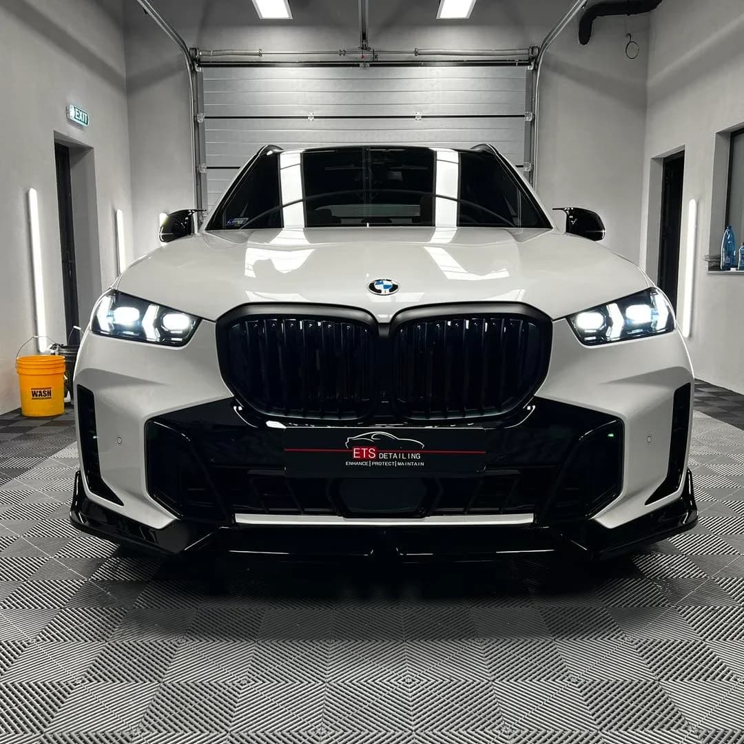 Poza Fata BMW X5 in atelierul ETS Detailing cu folie de protectie PPF, bodykit M Performance si tratament ceramic Krytex - Proiect Satu Mare.