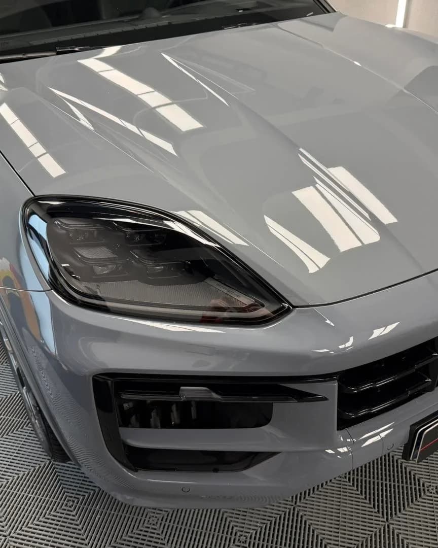 Proiect de detailing premium realizat în atelierul ETS pentru un client din Baia Mare – aplicare folie protecție PPF și tratament ceramic.