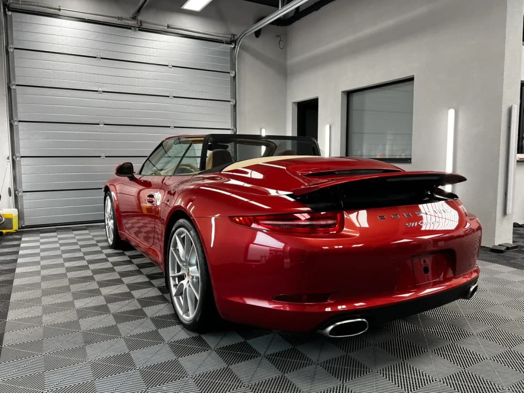 Porsche 911 restaurat complet in atelierul ETS Detailing Satu Mare – proces de reconditionare totala interior si exterior.