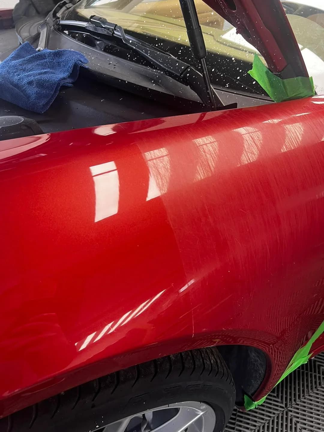 Poza aripa cu inainte si dupa  a Porsche 911 la ETS Detailing