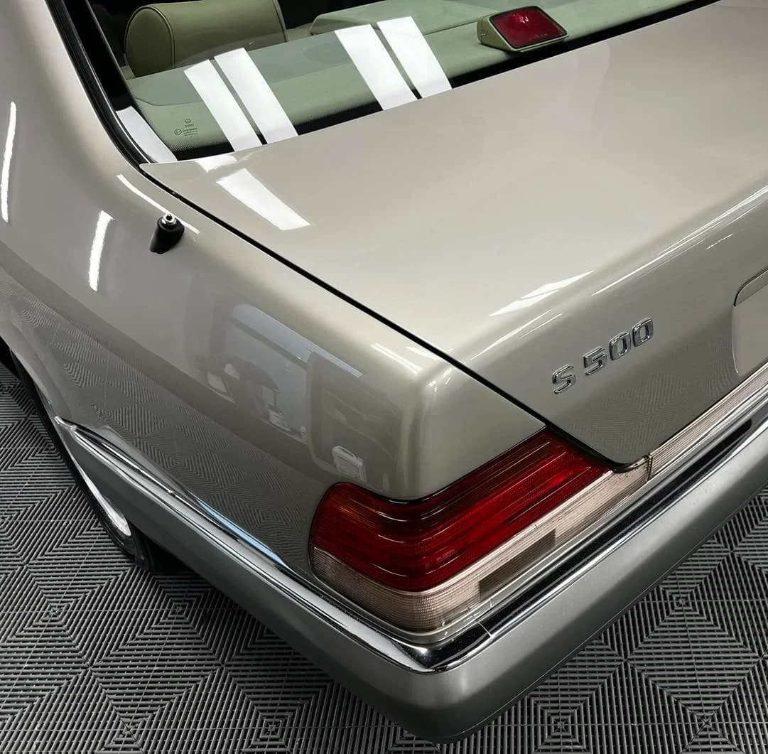 Poza spate Mercedes-Benz S500 in curs de reconditionare totala si aplicare tratament ceramic Krytex 7H in atelierul ETS Detailing Satu Mare.