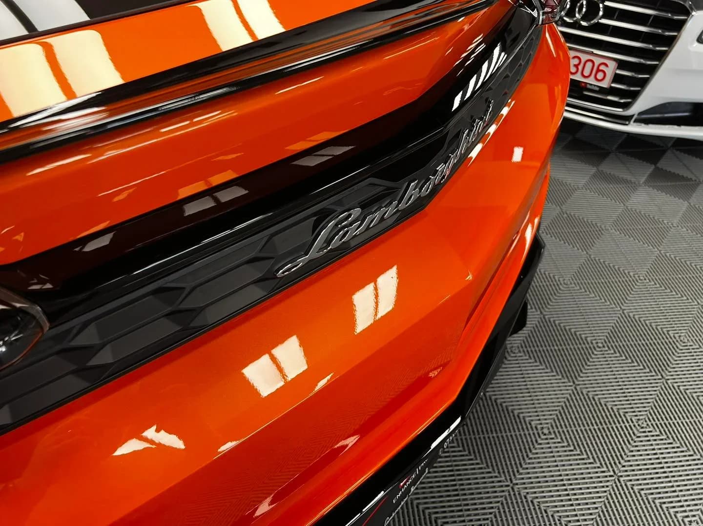 Poza bara spate apropiata Lamborghini Urus SE protejat cu folie PPF Full Body si tratamente ceramice Krytex in cadrul atelierului ETS Detailing Satu Mare.